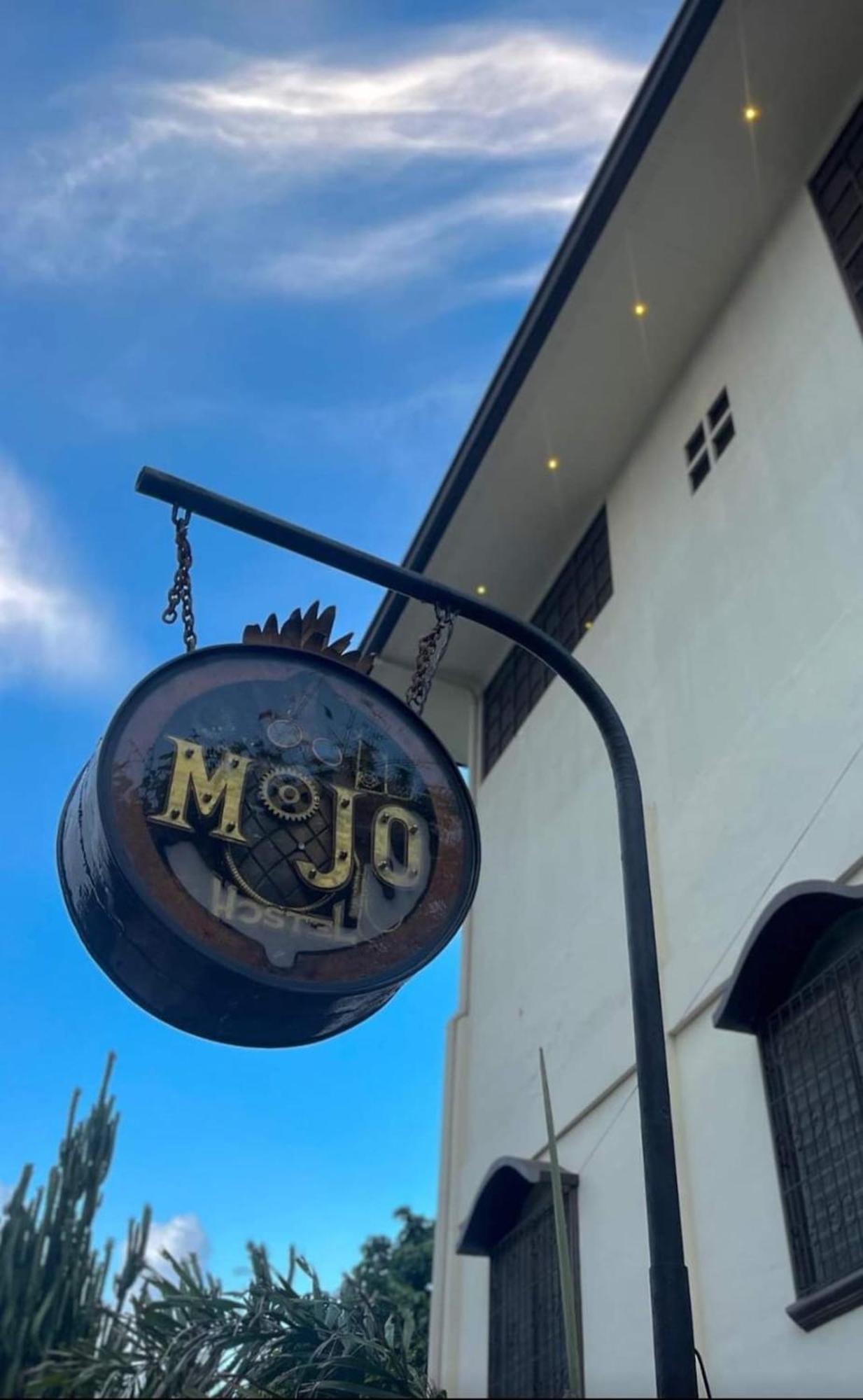 Mojo Hostel *